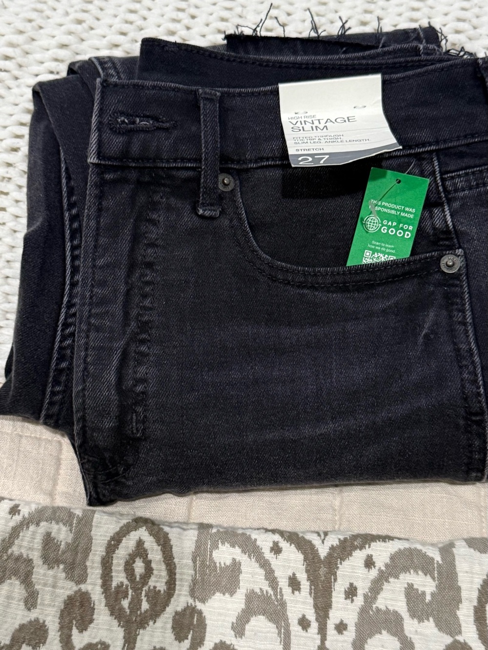 NWT GAP Vintage Slim High Rise Black Wash Raw Hem Jeans Size 27